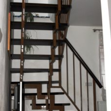 Ocelové schodiště v interieru